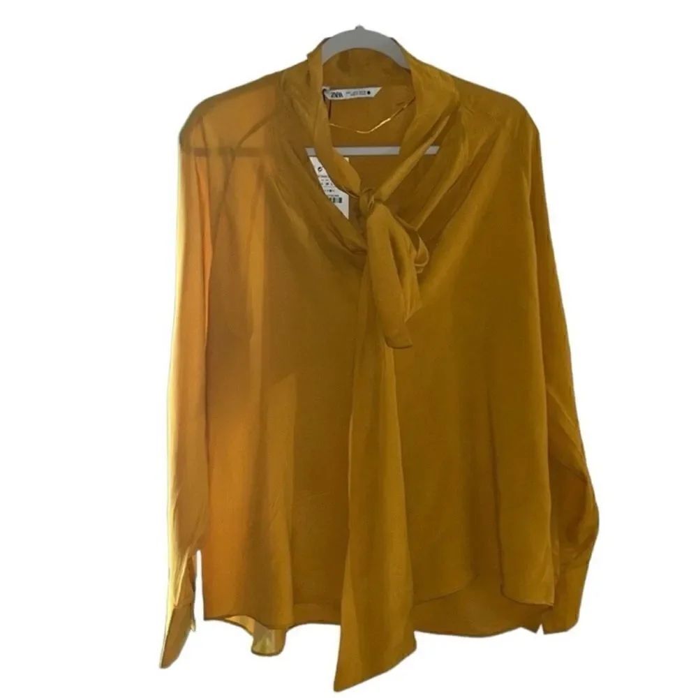 Zara Flowy Yellow Top/Blouse with
Bow(Size Large) - Picture 3 of 6